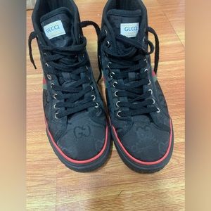 Gucci tennis shoes 9.5